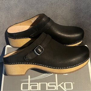 Dansko Women’s Clogs Berry Burnished Nubuck Black Size 38 EU 7.5US